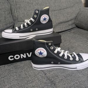 NIB Converse high tops black